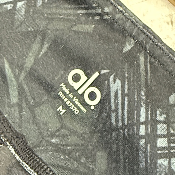 Alo Cropped Leggings Size M - Picture 6 of 10